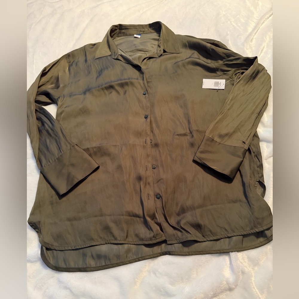 Old Navy Olive Green Women's Button-Up Top - Picture 2 of 10